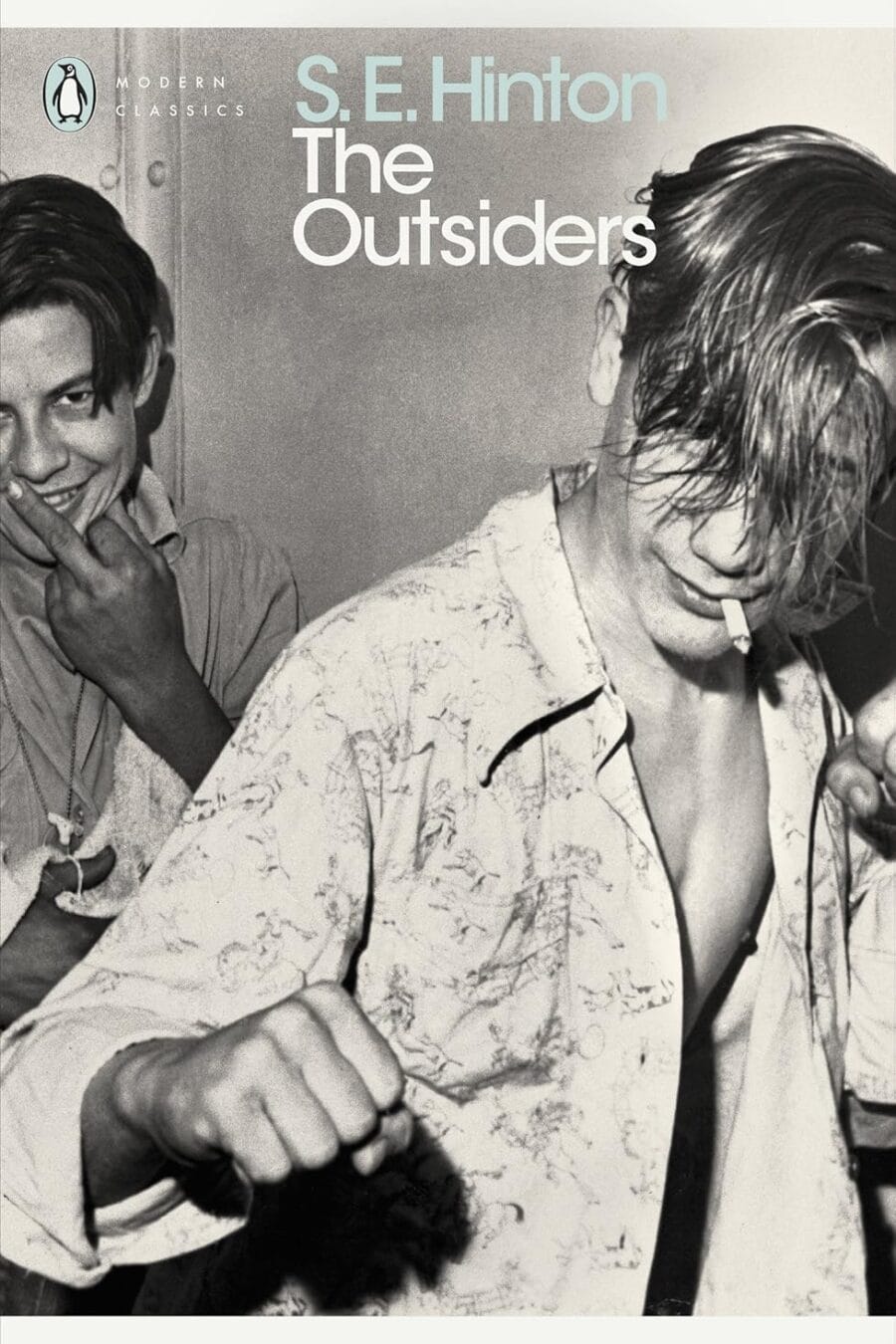 Outsiders By S.e.hinton (Penguin Modern Classics) Book Cover